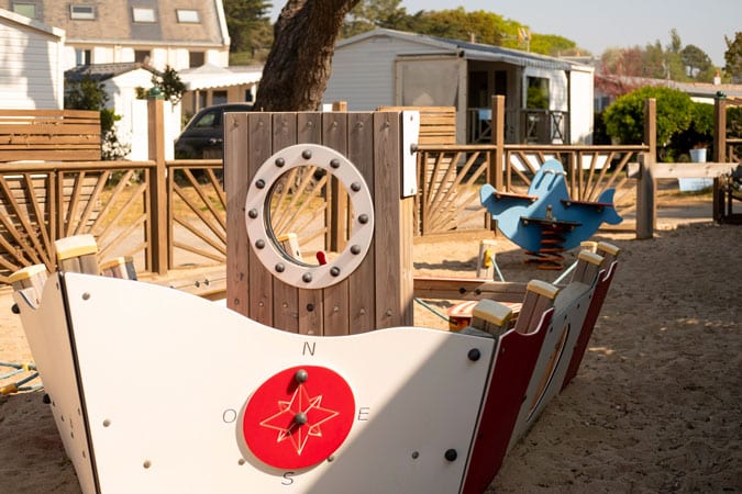 aire de jeux au camping du bord de mer à saint michel chef chef