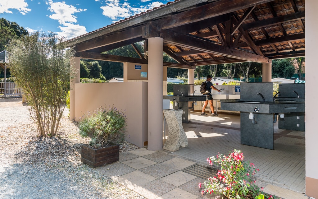 sanitary facilities camping du bord de mer in saint michel chef chef